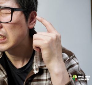 vệ sinh tai ở phòng khám