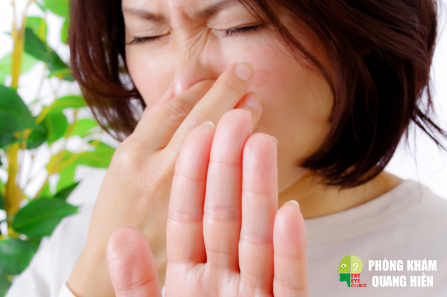 Bị đau mũi cánh trái