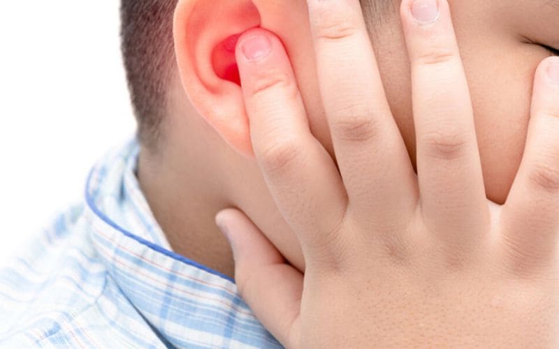 dấu hiệu con trùng chui vào tai 